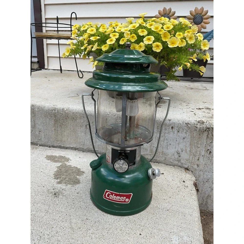 Coleman Lantern 220K Vintage 1981  With Red Case